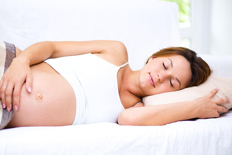 Těhotná žena během spánku | Foto: Shutterstock