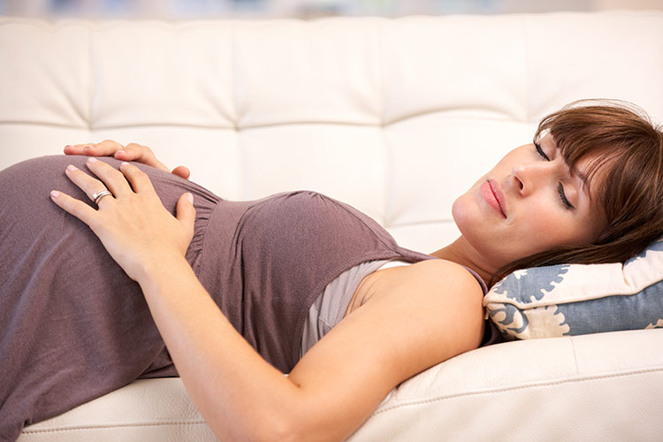 Odpočívající těhotná žena | Foto: Shutterstock