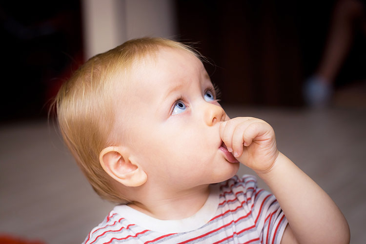 Cucání prstů u dětí | Foto: Shutterstock